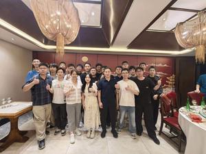 实验室欢送2026届毕业生，祝同学们前程似锦！
